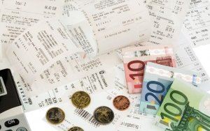 «Κουρεύεται» το όριο των e-αποδείξεων