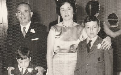 Ο Διονύνης και η Ζωή Κομινάτου με τα δύο τους παιδιά, το 1961.