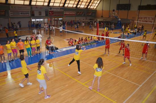 Γιορτή του βόλεϊ για τα δημοτικά σχολεία (photos + video)