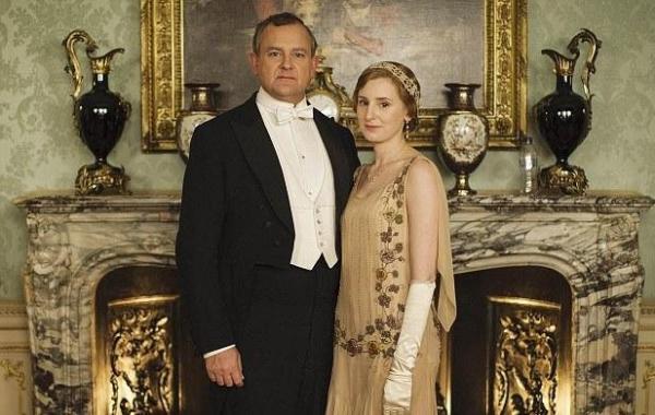 Απίστευτο λάθος στη φωτογραφία της καμπάνιας του «Downton Abbey»