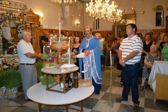 Ο εσπερινός στην Παναγία τη "Χρυσοσπηλιώτισσα" στα Σπήλια