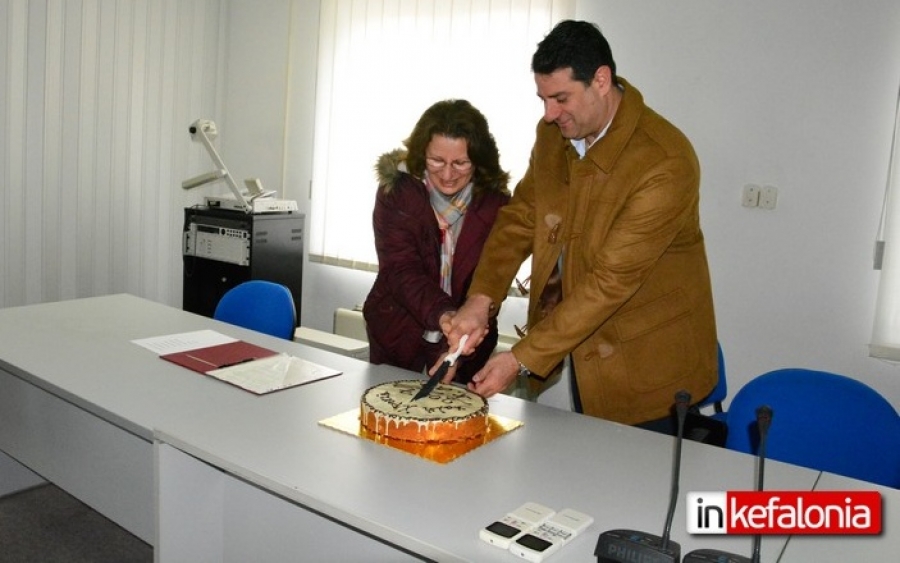 Δεν αντάλλαξαν... μπαλιές, αντάλλαξαν ευχές στην πίτα του ΚΟΑ (εικόνες)