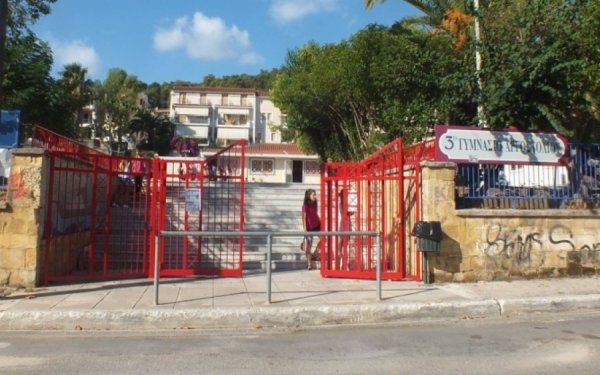 Επιστολή - διαμαρτυρίας Δεκαπενταμελούς 3ου Γυμνασίου Αργοστολίου: "Η τηλεκπαίδευση, η μόνη που διασφαλίζει την υγεία τη δική μας"