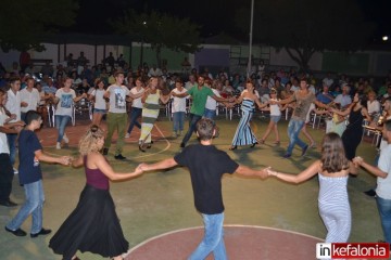 Μια όμορφη βραδιά με παραδοσιακούς χορούς και τραγούδια στο Ληξούρι (εικόνες)