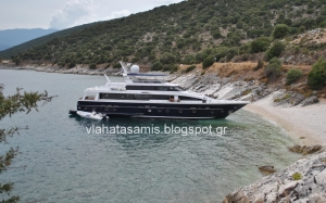 Σάμη: Πρόσκρουση και προσάραξη τουριστικού σκάφους σε αβαθή (εικόνες)