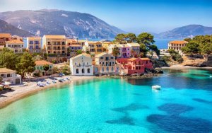 «Which?»: Στην κορυφή των ελληνικών νησιών η Κεφαλονιά – Τελευταία η Μύκονος, σύμφωνα με τις προτιμήσεις των Βρετανών!