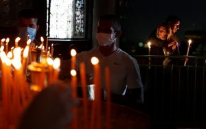 Εκκλησίες - Χαρδαλιάς: Υποχρεωτική διπλή μάσκα στους ναούς το Πάσχα