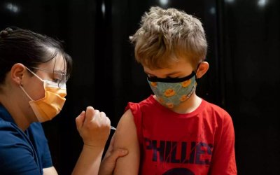 Αθηνά Λινού: «Τα εμβόλια στα παιδιά είναι πιο ασφαλή απ’ ότι στους μεγάλους»