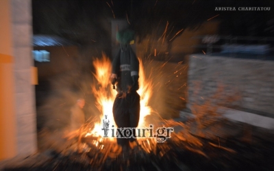 Έκαψαν τον Ιούδα στα Μονοπωλάτα (εικόνες + video)