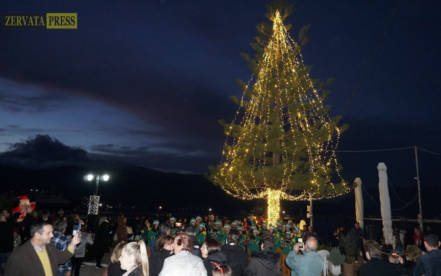 Γιορτή για όλους στη Σάμη: χορός, μουσική και Άγιος Βασίλης στο άναμμα του δέντρου