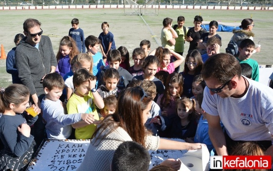 Διασκέδασαν με... πολύ στίβο στην κοπή της πίτας της ΓΕ Κεφαλληνίας (εικόνες)