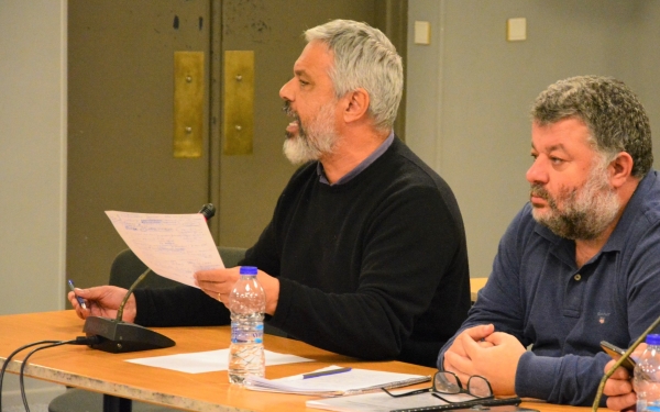 Δ. Αραβαντινός: «Οι 24 κουβάδες είναι η καινοτομία της Δημοτικής Αρχής για την οροφή του κλειστού του Ληξουρίου που στάζει» (video)