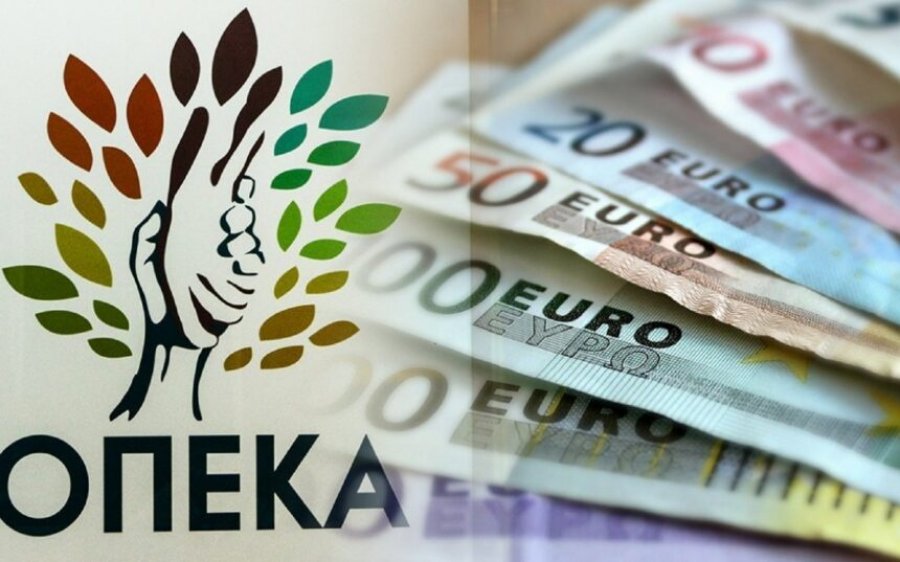 ΟΠΕΚΑ: Πληρώνει 15 επιδόματα – Πότε μπαίνουν τα χρήματα στα ΑΤΜ (ημερομηνία)