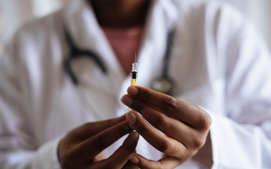 Κορονοϊός: Θετικά τα πρώτα αποτελέσματα από το εμβόλιο της Οξφόρδης - Ήδη παραγγέλθηκαν 100 εκατ. δόσεις