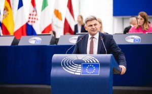 Παρέμβαση Φαραντούρη στην Κομισιόν για τις αυξημένες τιμές ηλεκτρικής ενέργειας