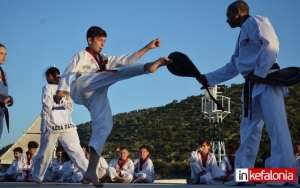 Aπολαυστικές στιγμές Tae kwon do στον μώλο της Αγίας Ευφημίας από τον ΑΣ Ιόνιος Σάμης (εικόνες)