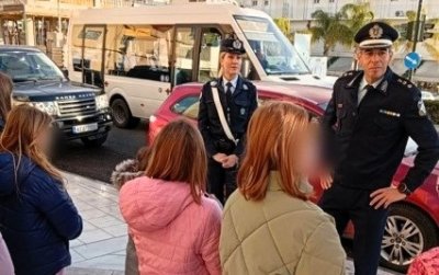 Ευχαριστίες της Δ' τάξης του 1ου Δημοτικού Σχολείου Αργοστολίου προς το Τμήμα Τροχαίας