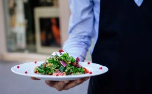 Ξενοδοχείο στα Λουρδάτα αναζητά προσωπικό για σέρβις