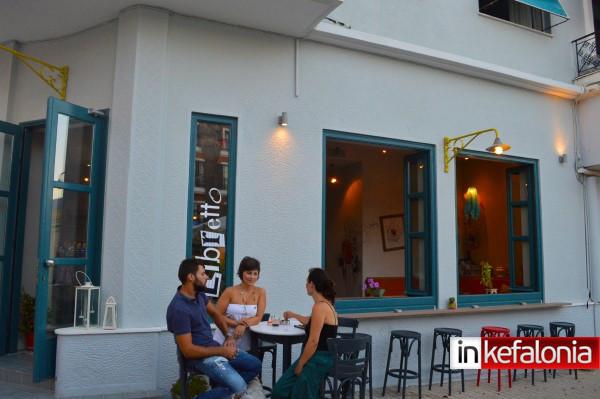Libretto Cafe : Ένας νέος, ιδιαίτερος χώρος στο Αργοστόλι με στυλ και άποψη (εικόνες)