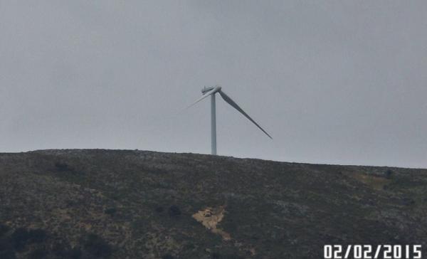 Έχασε το ένα της φτερό από την κακοκαιρία η ανεμογεννήτρια στην Αγία Δυνατή