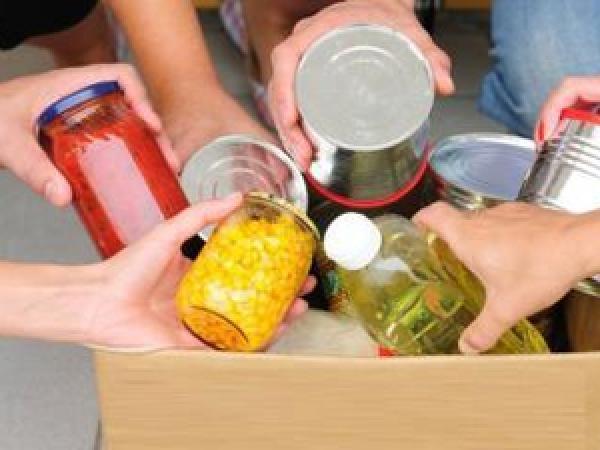 Παρέδωσε τρόφιμα και κόβει την πίτα του ο σύνδεσμος υδραυλικών Κεφαλληνίας & Ιθάκης
