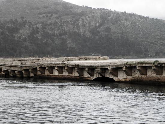 Επιτροπή Κινητοποίησης για τη Γέφυρα Αργοστολίου:«Ο κ. Μπεριάτος θέλει φιέστες αδιαφορώντας από τις επιπτώσεις απ’  το κλείσιμό της»