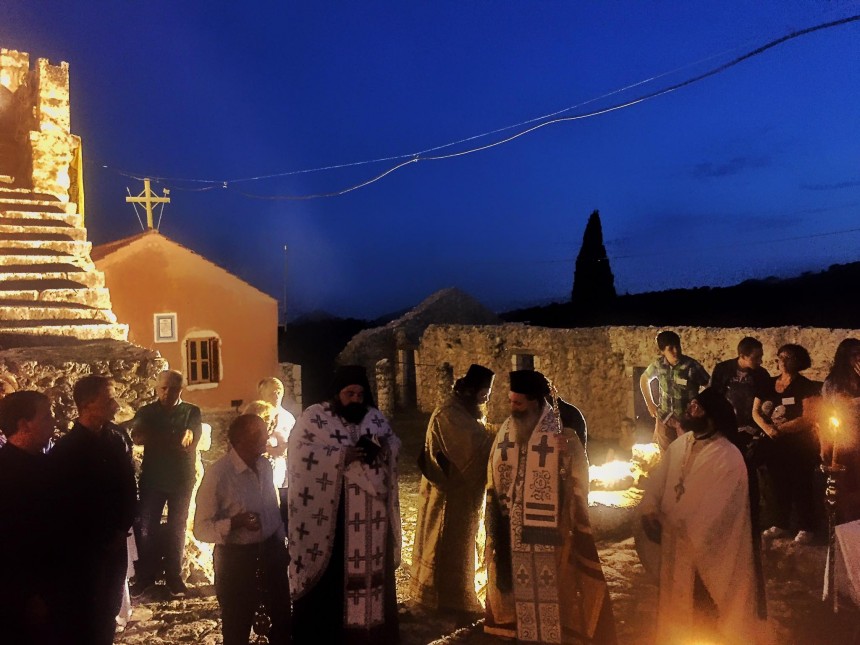 Λαμπρός εσπερινός στην Ιερά Μονή της Άτρου (εικόνες)