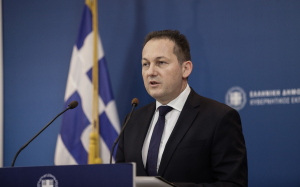 Πέτσας: Κυρώσεις στους γονείς των παιδιών που δεν φοράνε μάσκα