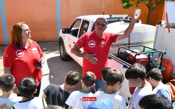 Μικροί μαθητές, μεγάλα μηνύματα: Επίσκεψη της ΕΟΔ 21ας στο Δημοτικό Βλαχάτων