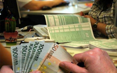 «Ανάσα» για χιλιάδες επιχειρήσεις: Μειώνεται η προκαταβολή φόρου