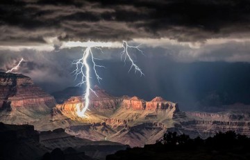 Εκπληκτικές αστραπές στο Γκραν Κάνυον!