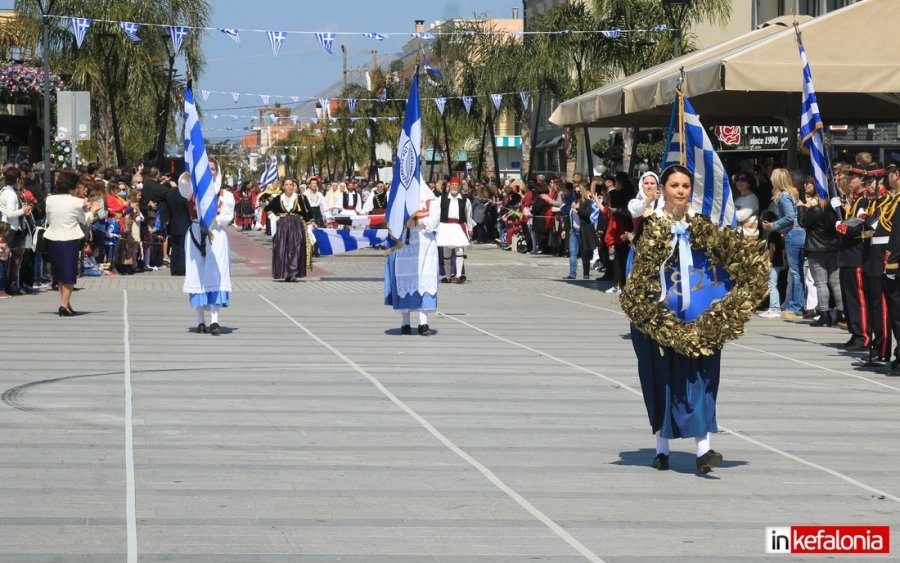 «Στα γαλανόλευκα» το Αργοστόλι! - Με λαμπρότητα η παρέλαση για την επέτειο της 25ης Μαρτίου! (εικόνες)