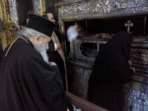 Δέηση στον Αγιο Γεράσιμο για να σταματήσει ο σεισμός