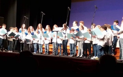 Η Παιδική Χορωδία της Alliance Francaise του Αργοστολίου (Γαλλική Σχολή) μάγεψε με τους επετειακούς ύμνους και τα τραγουδια της