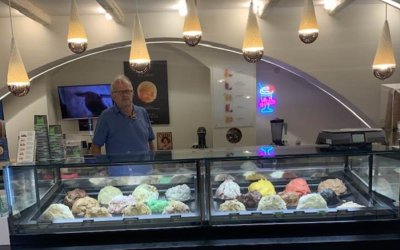 ΤΑ ΝΕΑ : Ο σεισμολόγος Άκης Τσελέντης έγινε… παγωτατζής στην Κεφαλονιά