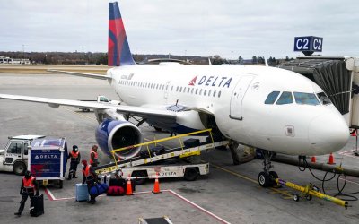 Αεροσκάφος της Delta στο Διεθνές Αεροδρόμιο Σεντ Πολ της Μινεάπολις