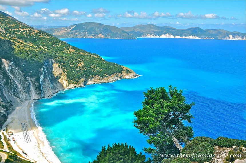 DOTNEWS : &quot;Τα 10 καλύτερα νησιά για να επισκεφθείτε στην Ελλάδα&quot;- Κεφαλονιά για τους εξερευνητές