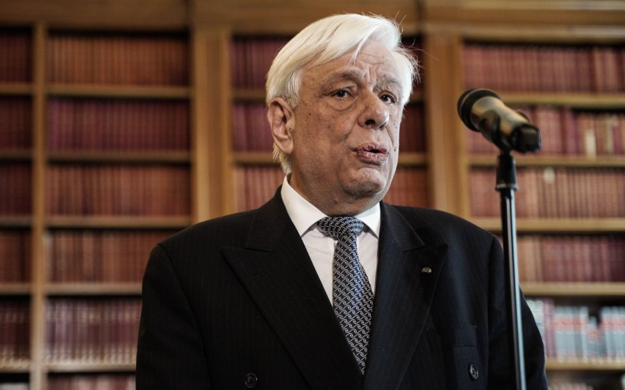 Εισήχθη στο νοσοκομείο ο Προκόπης Παυλόπουλος – Θετική στον Κορονοϊό και η σύζυγός του