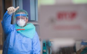Κορονοϊός: Λήγει το τελεσίγραφο Κικίλια για επιστράτευση ιδιωτών γιατρών - Γιατί αποφεύγουν το ΕΣΥ