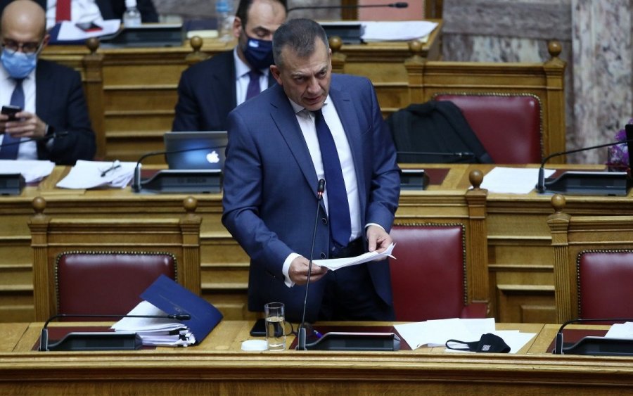 Πώς θα καταβληθεί το Δώρο Χριστουγέννων στους εργαζόμενους, τι είπε ο Βρούτσης