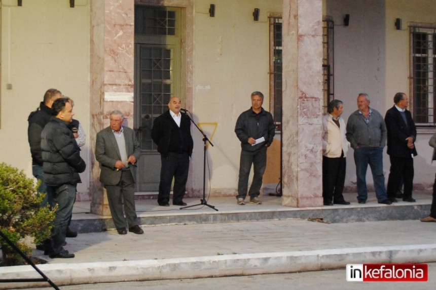 Eίπαν «οχι» στην αποψίλωση του Μαντζαβινάτειου Nοσοκομείου (εικόνες)