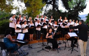 Η «Εαρινή Συμφωνία» μάγεψε το κοινό στον κήπο του Νάπιερ