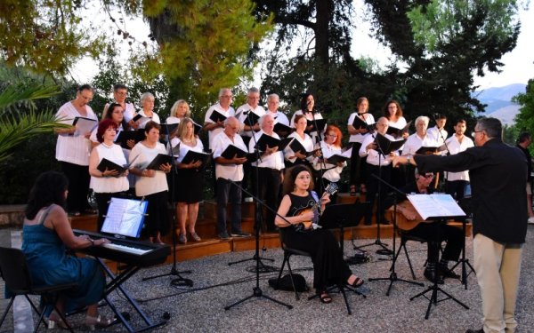 Η «Εαρινή Συμφωνία» μάγεψε το κοινό στον κήπο του Νάπιερ