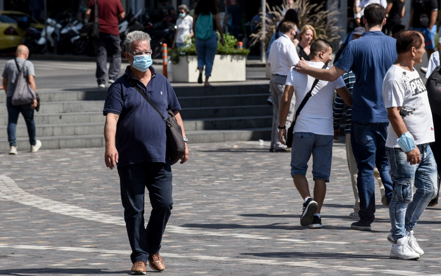Όλα τα νέα μέτρα από σήμερα στην Αττική: Πού φοράμε μάσκα, πόσοι σε συναθροίσεις, ποια μαγαζιά κλείνουν, τι αλλάζει στις λαϊκές αγορές