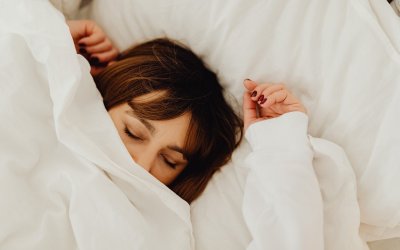 Πώς επηρεάζει την υγεία σου η στάση που κοιμάσαι;
