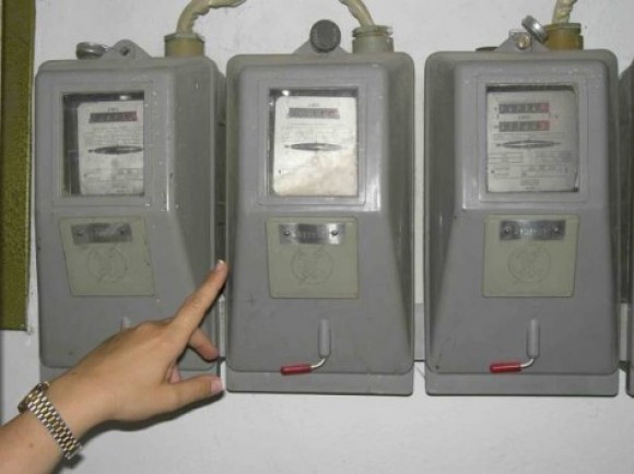 Συνελήφθη ηλεκτρολόγος που &quot;άλλαζε τα φώτα&quot; στα ρολόγια της ΔΕΗ