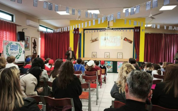 Μια όμορφη γιορτή για την 25η Μαρτίου από τους μαθητές του Πόρου