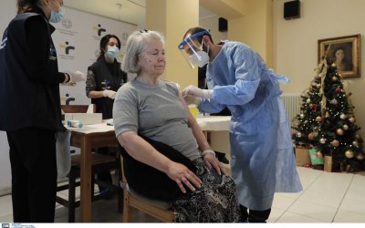 Την Δευτέρα 11/01 αρχίζει ο εμβολιασμός 100.000 πολιτών άνω των 85
