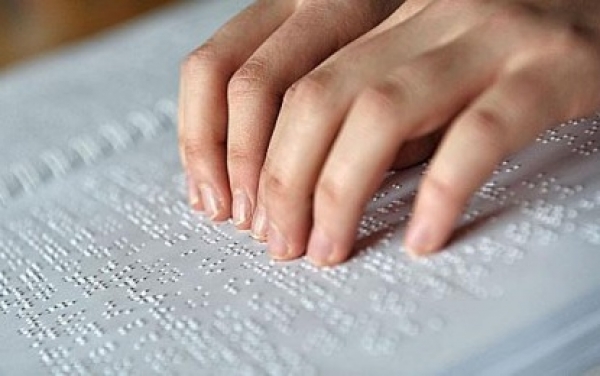 Υποχρεωτικός τιμοκατάλογος σε κώδικα Μπράιγ για όλα τα καταστήματα μαζικής εστίασης