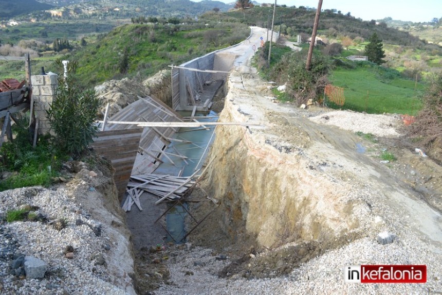 Κλειστός παραμένει ο δρόμος για τα χωριά της Ανωγής στη θέση Κουρουπάτα